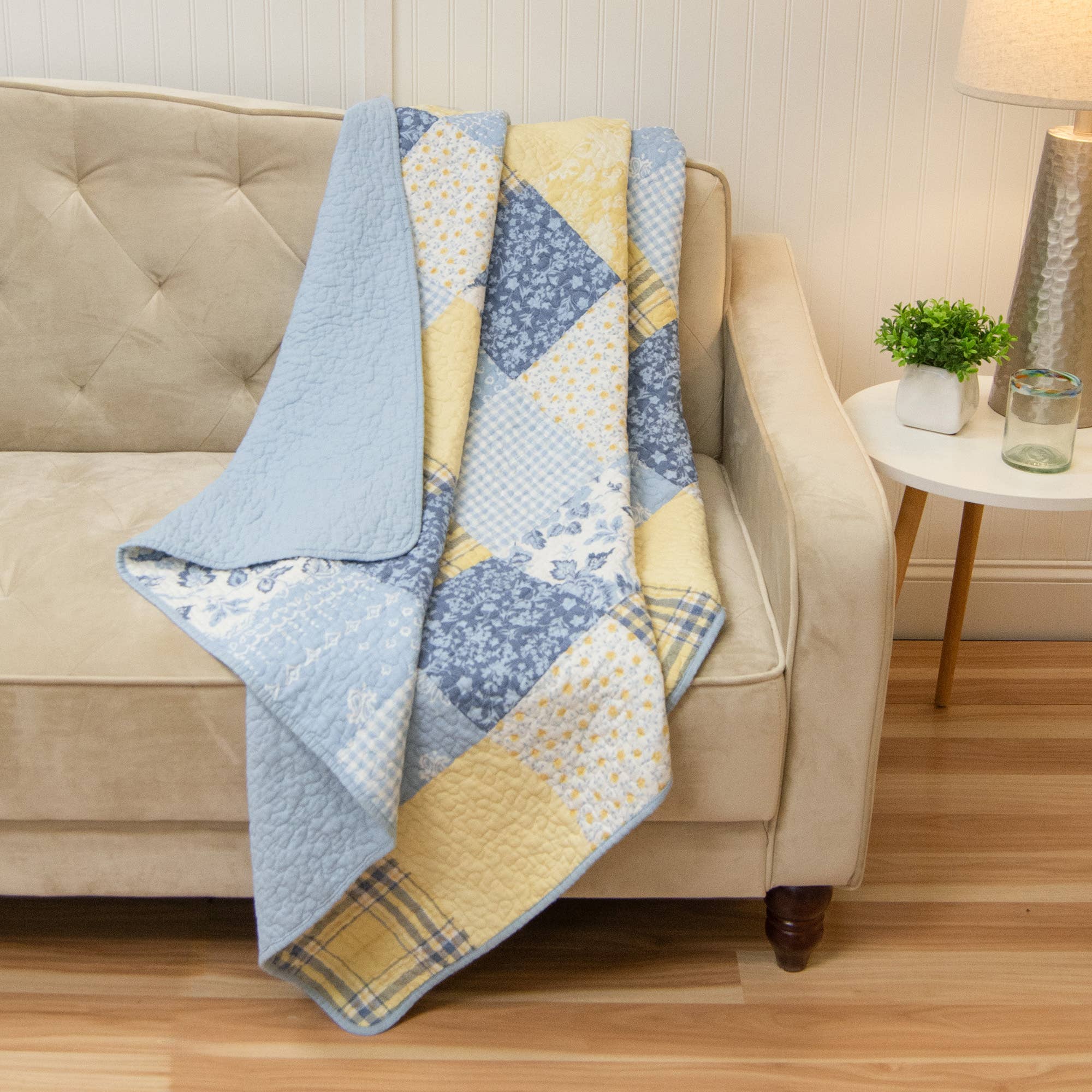 Donna Sharp Spring Flowers Quilted Throw Blanket